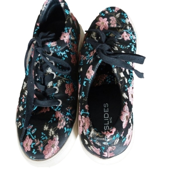 💥Host Pick💥 J/Slides NYC Platform Sneakers - Picture 1 of 4